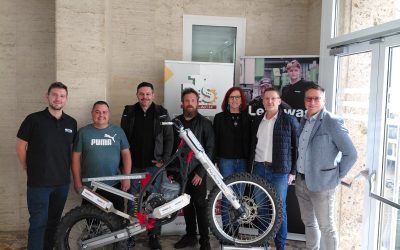 Unterbau für Motorrad übergeben